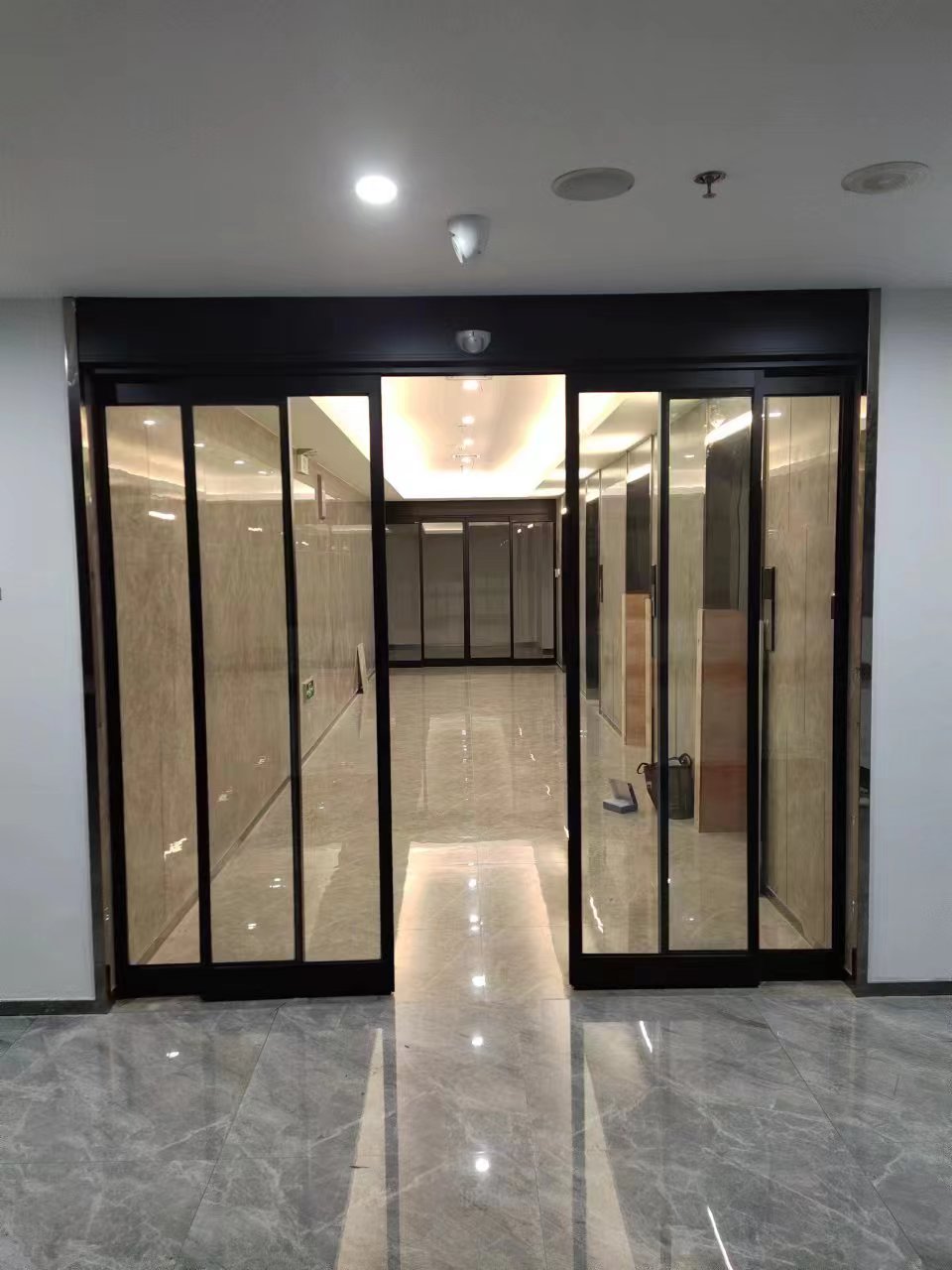 滨海县玻璃伸缩门